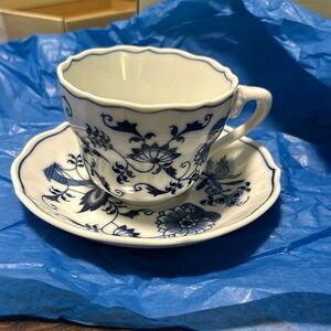 Set of 6 Blue Danube tea cups and saucers